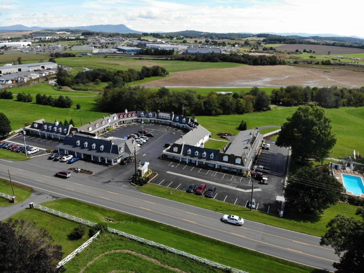 Motel The Village 4*