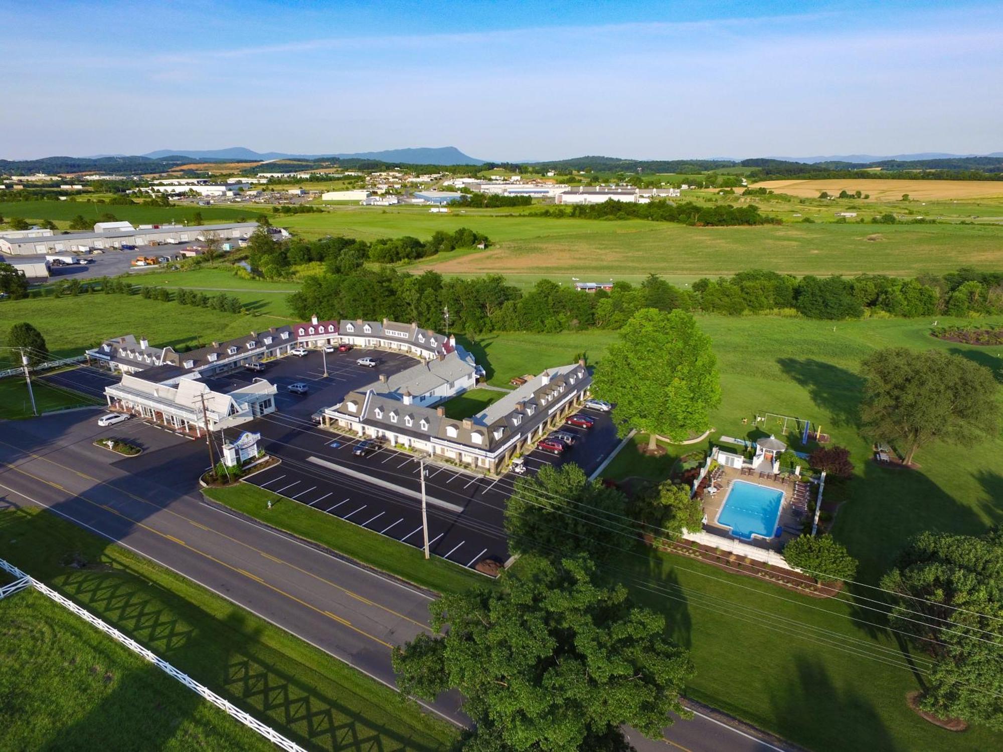 The Village 4* Harrisonburg