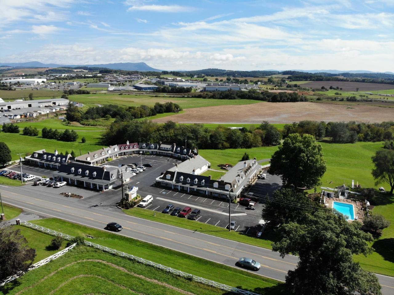 The Village Motel 4*