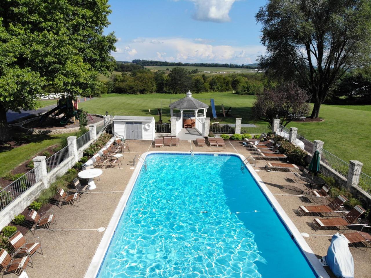 Motel The Village 4*